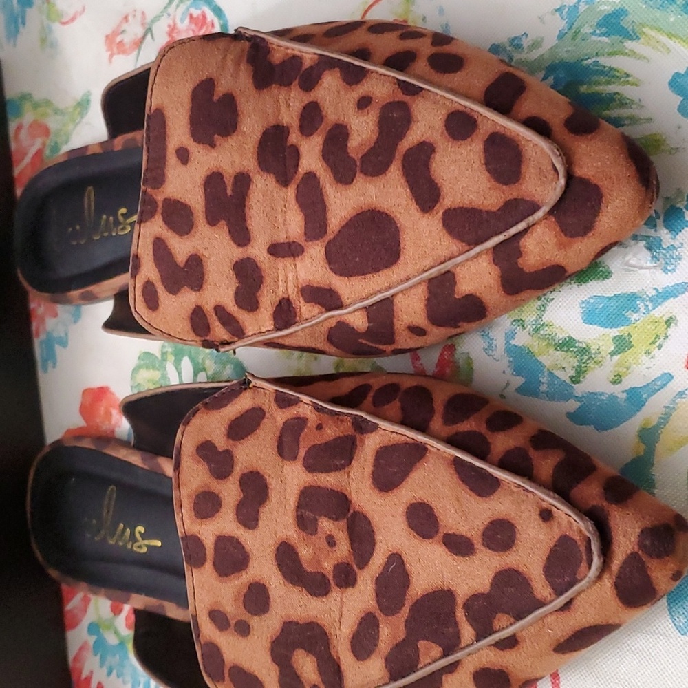 Lulu's size 9 Joelle leopard flat mule